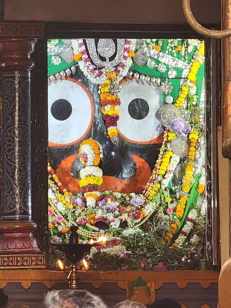 ଶ୍ରୀମନ୍ଦିରରେ ଭିତରଛ ମହାପାତ୍ରଙ୍କ ସେବା