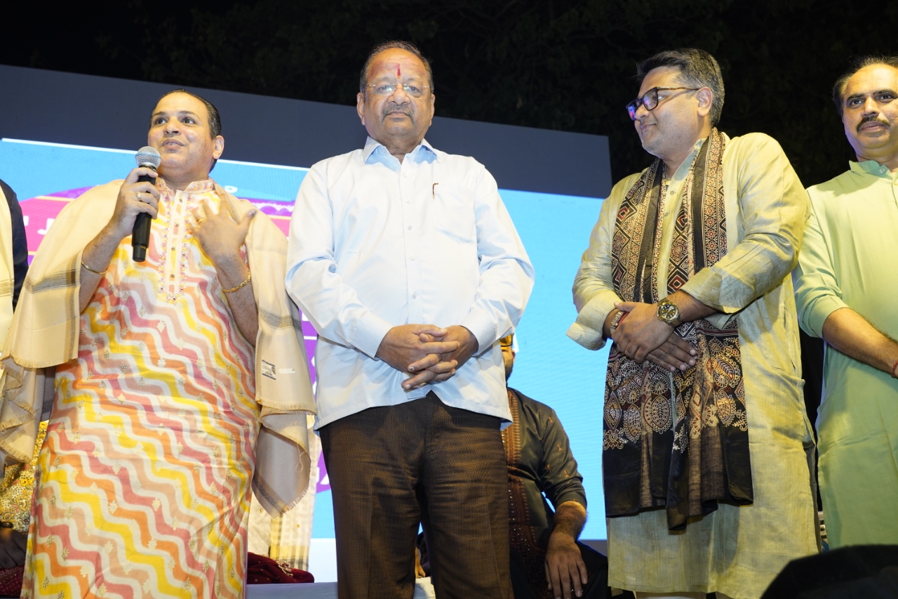 Influencer RV aka Rajveer Singh Felicitated by MP Gopal Shetty ji at Biggest Gujarati Food Festival