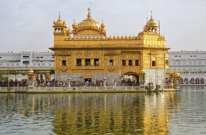 "पंजाब का हृदय, अमृतसर: प्रसिद्ध धार्मिक स्थल "
