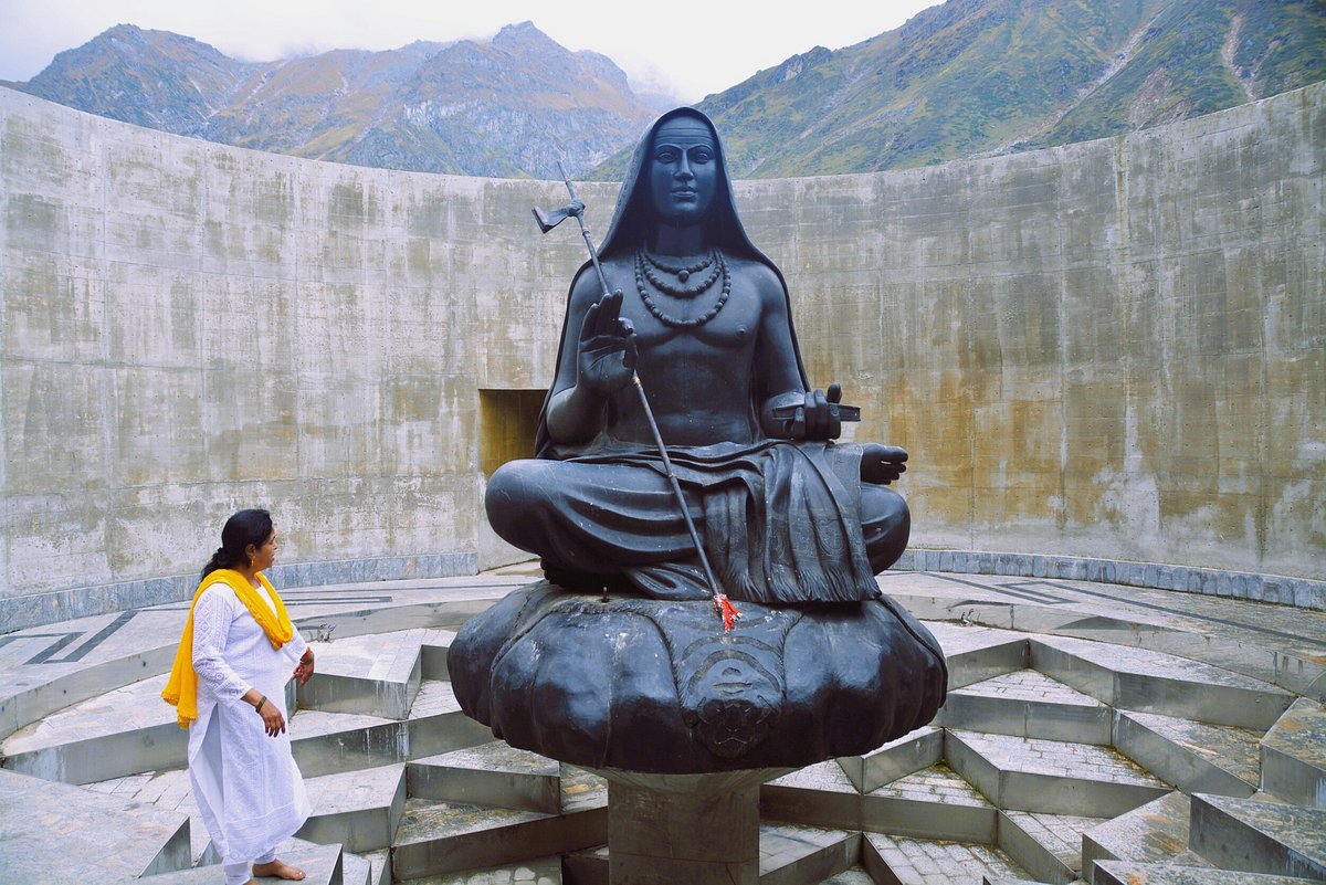 "आदि शंकराचार्य : अद्वैत का आलोक"